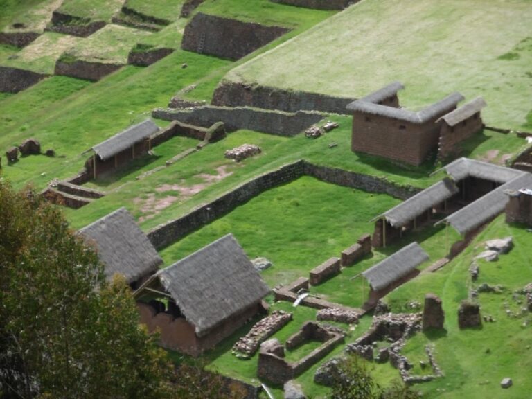 Huchuy Qosqo Trek to Machu Picchu 2 Days